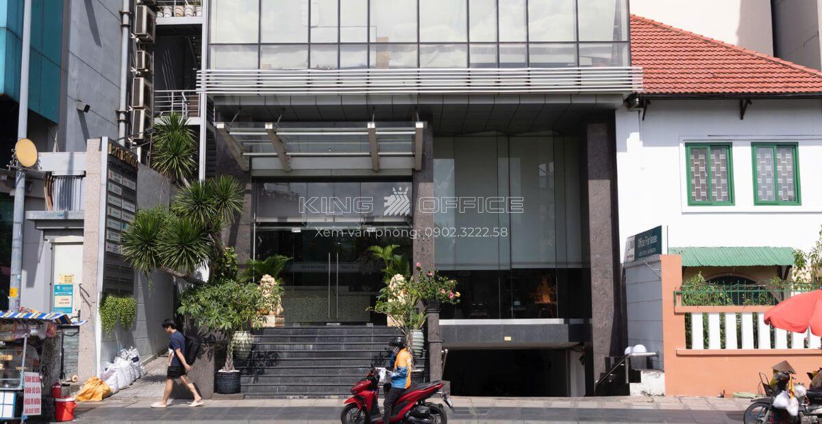 Bên ngoài tòa nhà VNO 111 Building Quận 3
